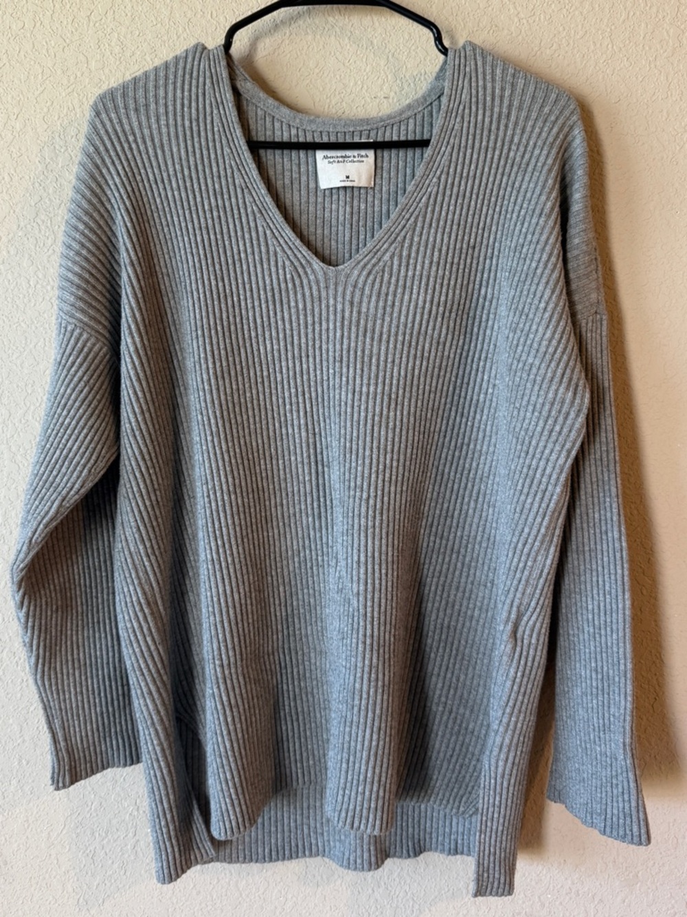 Abercrombie & Fitch Light Gray Ribbed V-Neck Sweater